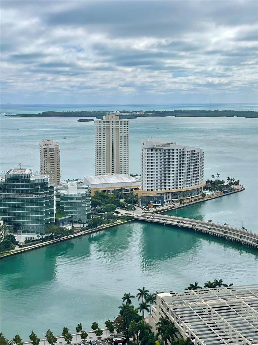 Beautiful and spacious 1 Bed 1 bath with amazing water and city views.