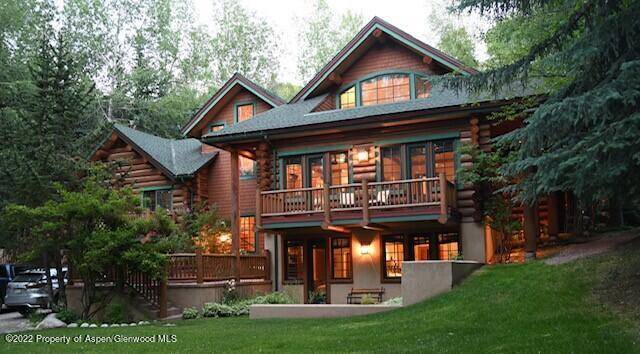 Colorado Classic ! ! Large log accents, dramatic architecture and comfortable furnishings make this the quintessential Aspen property for creating those irreplaceable family memories.