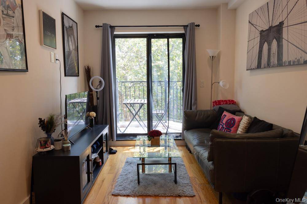 This sunny 1 bedroom, 1 bath apartment in the heart of Bushwick is ready for you to move right in !