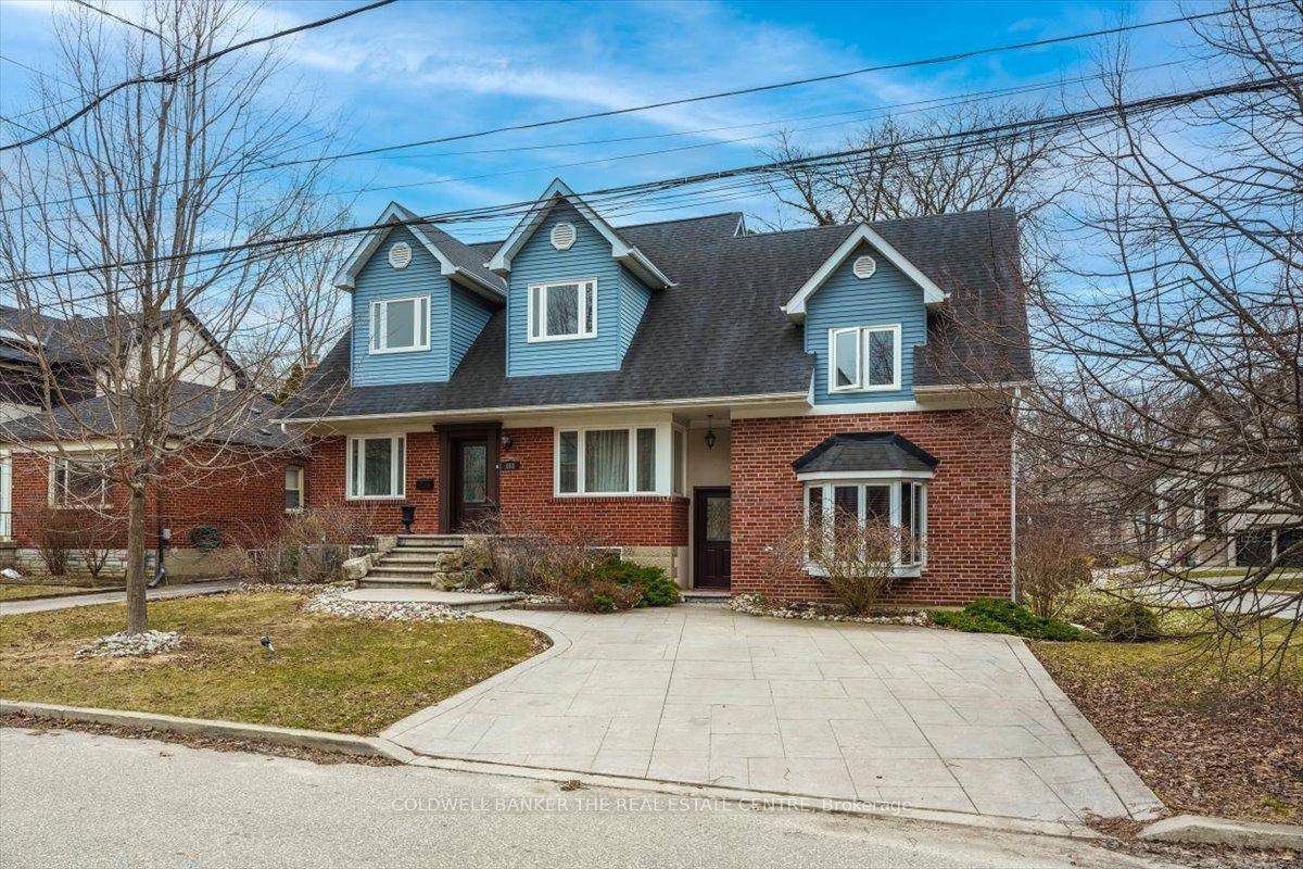 Welcome to this bright and stylish apartment nestled in the desirable Lansing Westgate community.