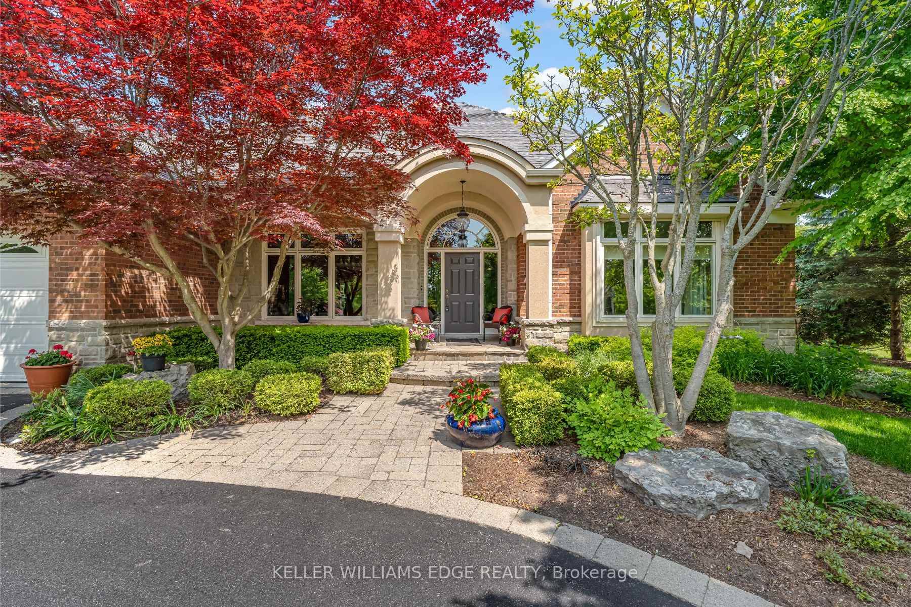 Experience the dream of country living !