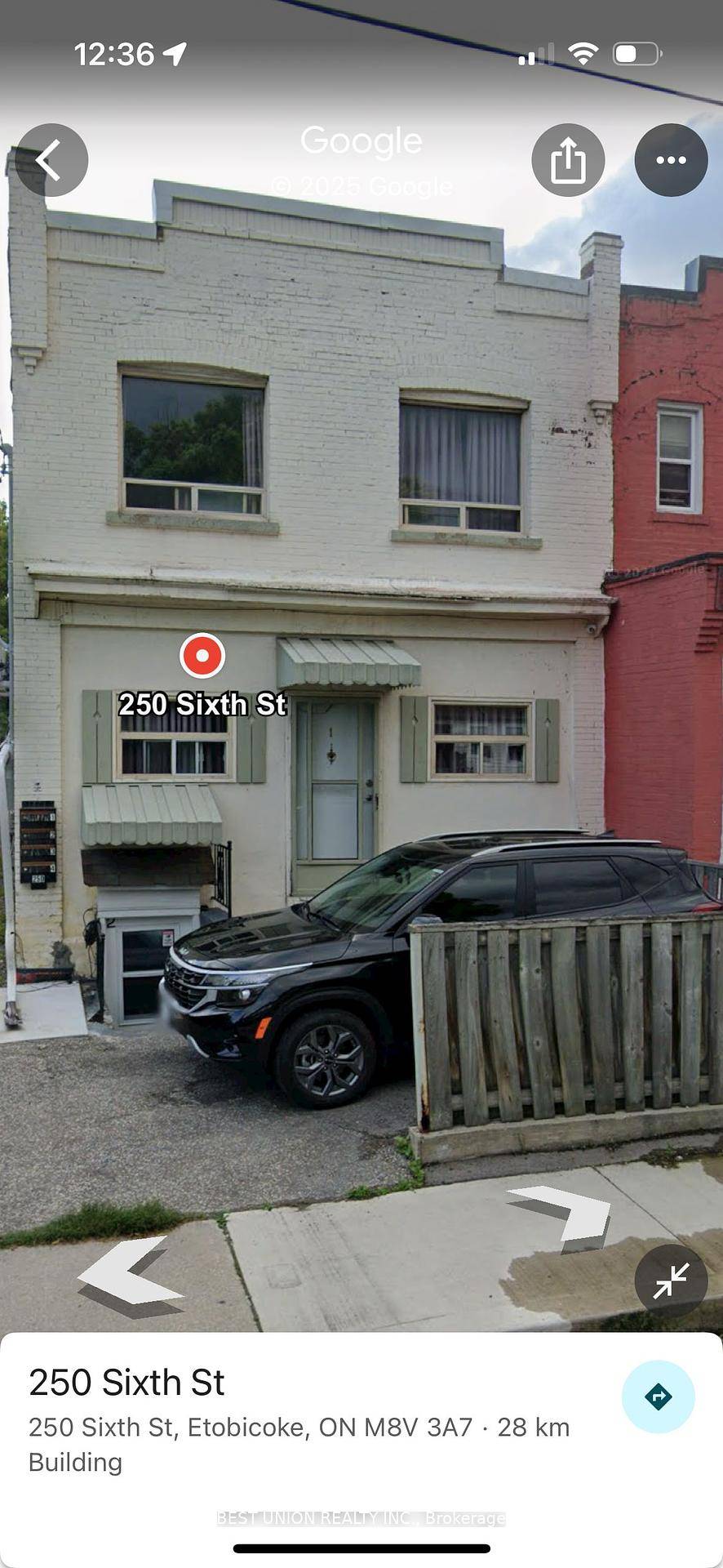 Studio Apartment On Main Floor With Separate Entrance.