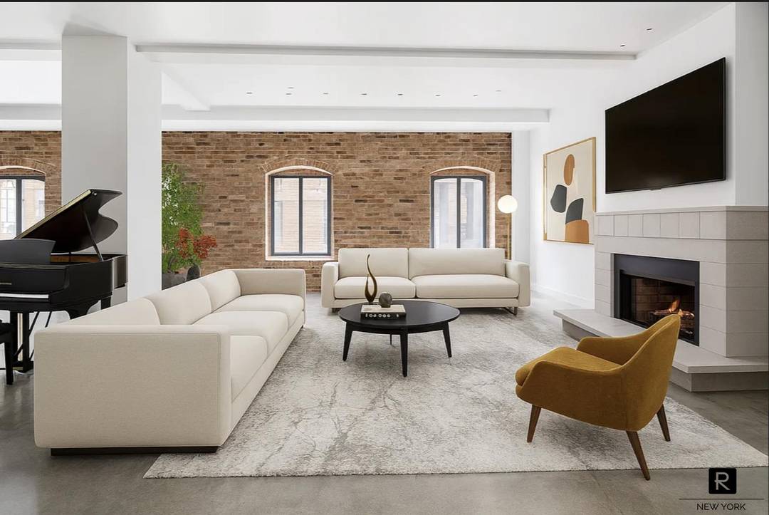 Rare Tribeca Waterfront Triplex for SaleOn the market for the very first time since the celebrated conversion of The Sugar Warehouse from a 19th century storage utility to highly sought ...