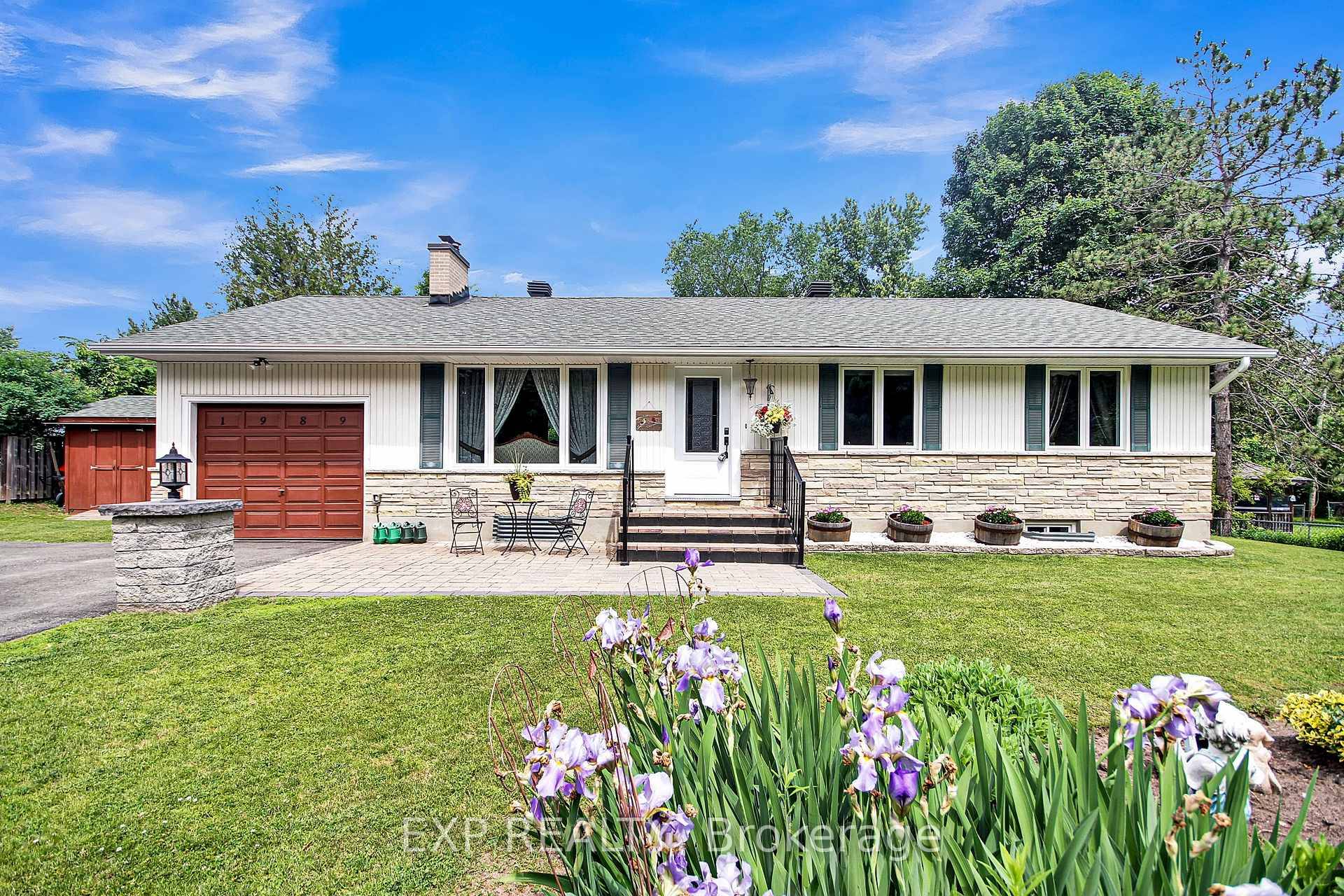 PARADISE in the City.... Welcome to this Beautiful in high demand Bungalow on a 100ft X 140ft lot.