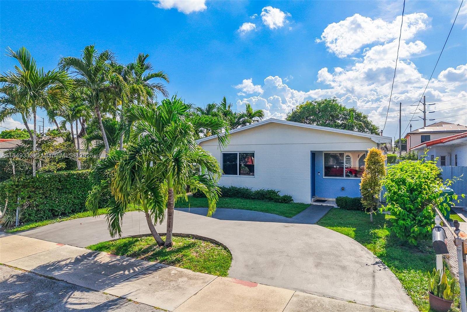 Prime Location ! THE SELLER IS OFFERING A CONCESSION TOWARDS THE BUYER'S MORTGAGE RATE BUYDOWN.