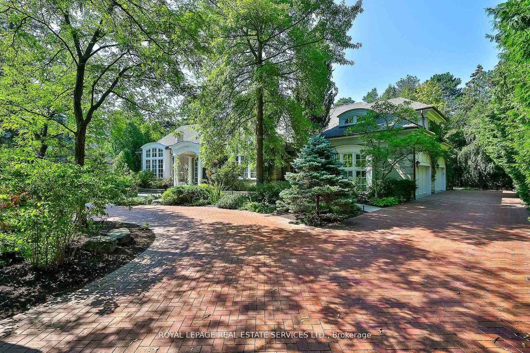 Welcome to this Bayview Glen masterpiece ; a timeless, luxury home designed by prominent developer Shane Baghai.