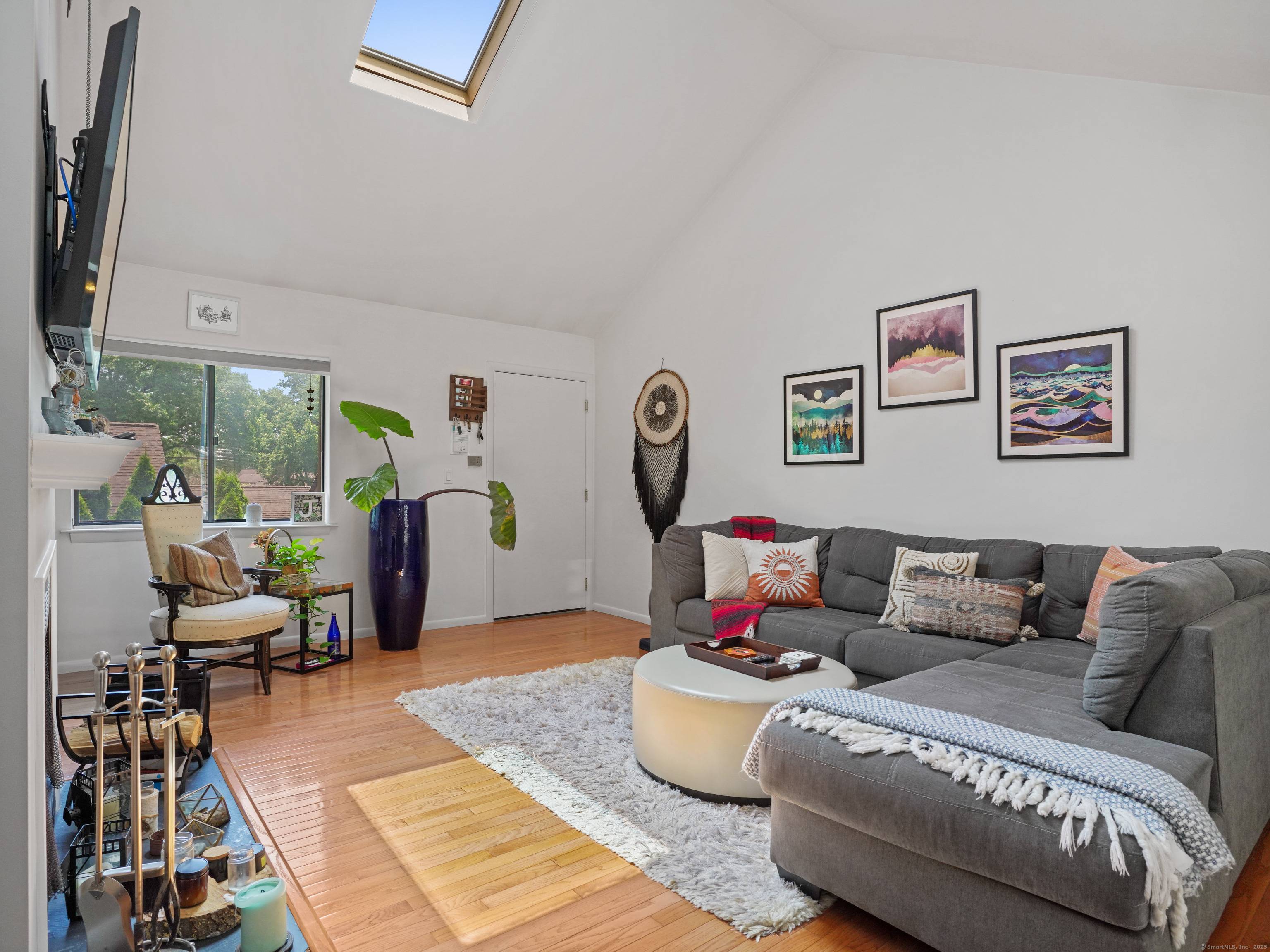 Step into comfort and style with this beautifully updated 1 bedroom, 1 bathroom home, located in a secured community.