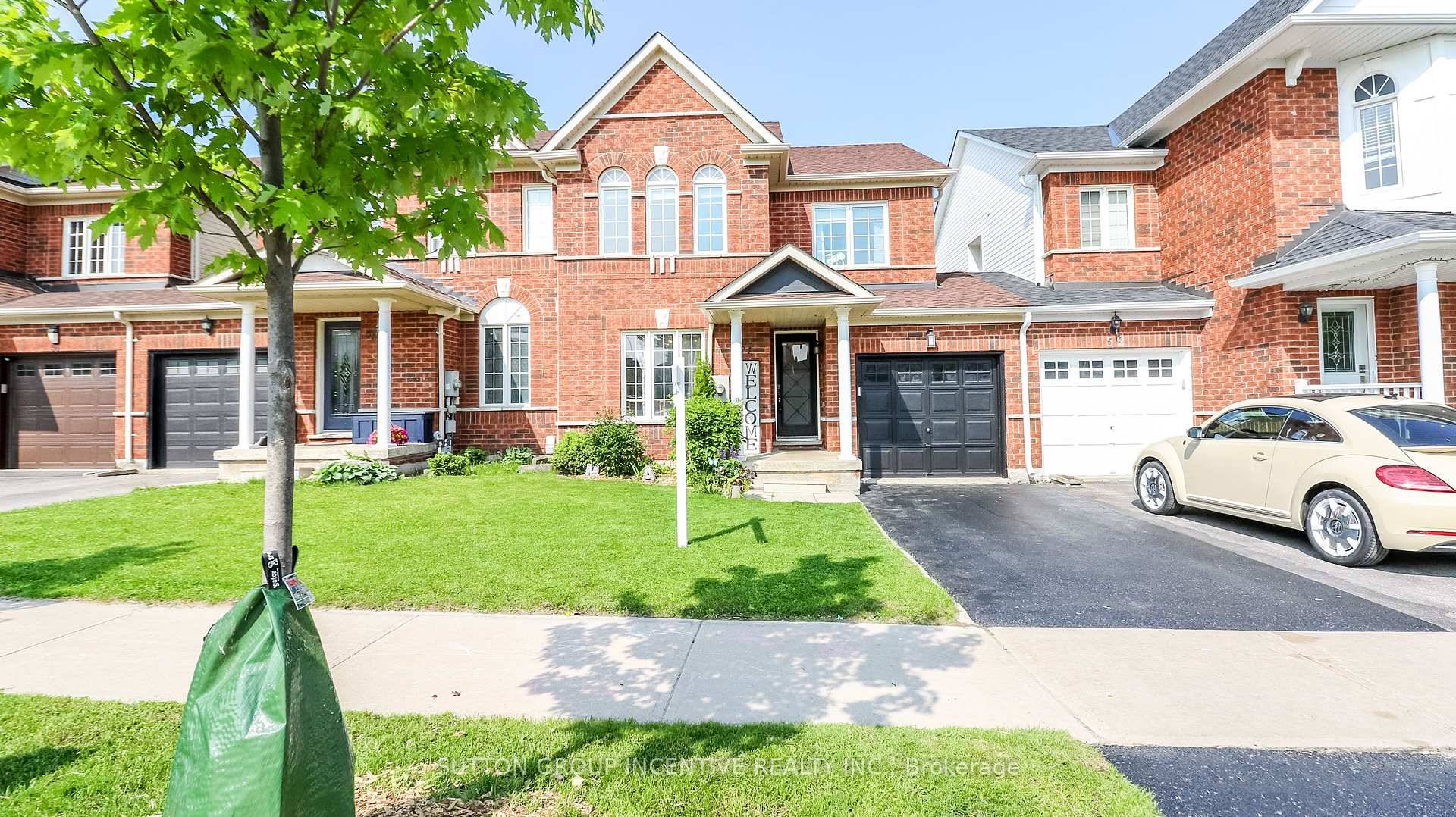 Welcome to this lovely 3 bedroom townhome nestled in the fabulous and family friendly community of Innishore.