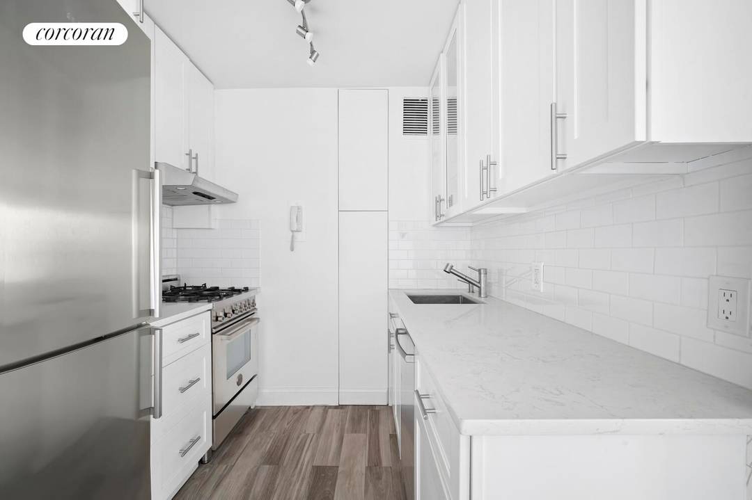 Residence 17E at The Cambridge is a sun filled, generously proportioned one bedroom in the heart of the West Village, complete with a rare private terrace.