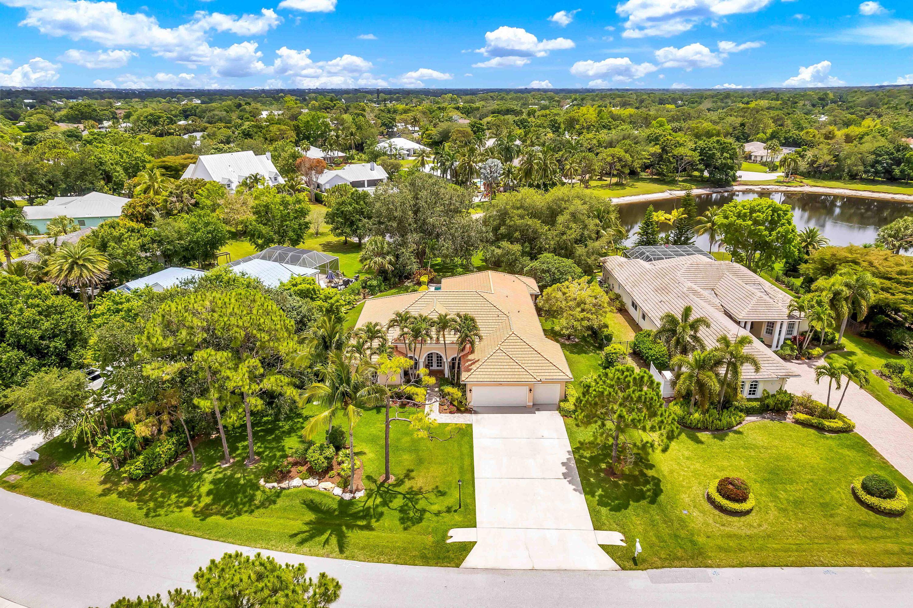 Gorgeous lakefront pool home in sought after Westwood Country Estates !