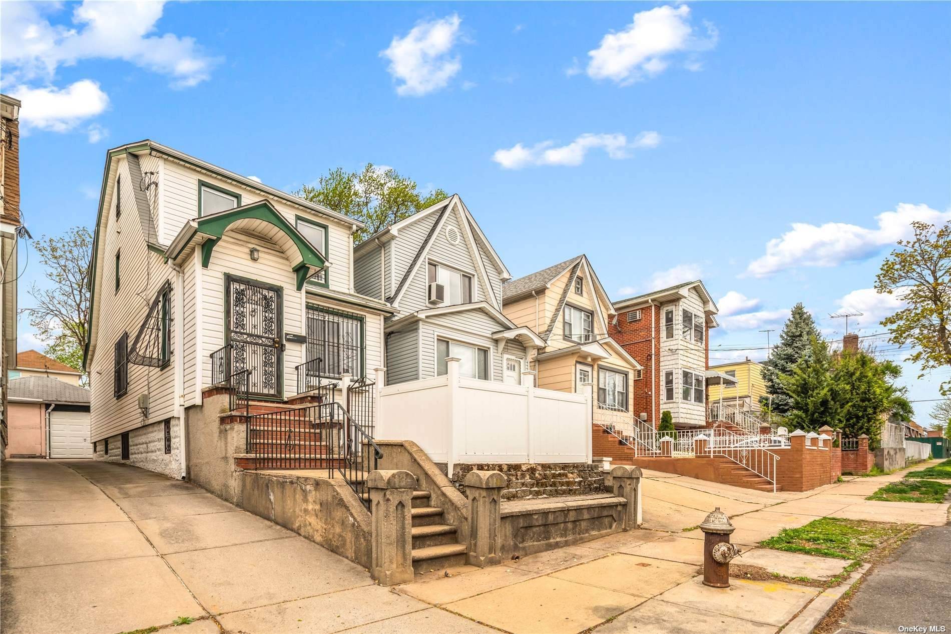 Nice And Clean Detached Colonial.