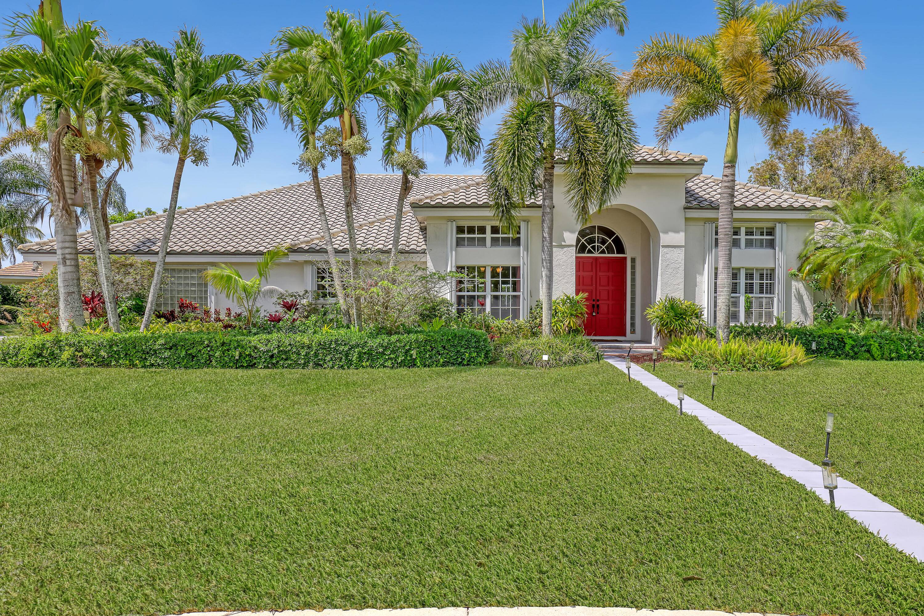 Welcome to this wonderful home located at the end of a cut de sac on an over sized lot !