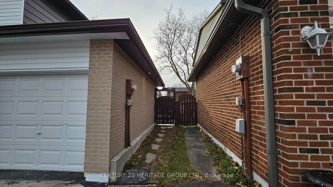 Spacious and Well Maintained 1 Bedroom Basement Apartment in Prime Location This exceptionally clean and bright 1 bedroom basement apartment offers a private separate entrance, generous natural light, and a ...