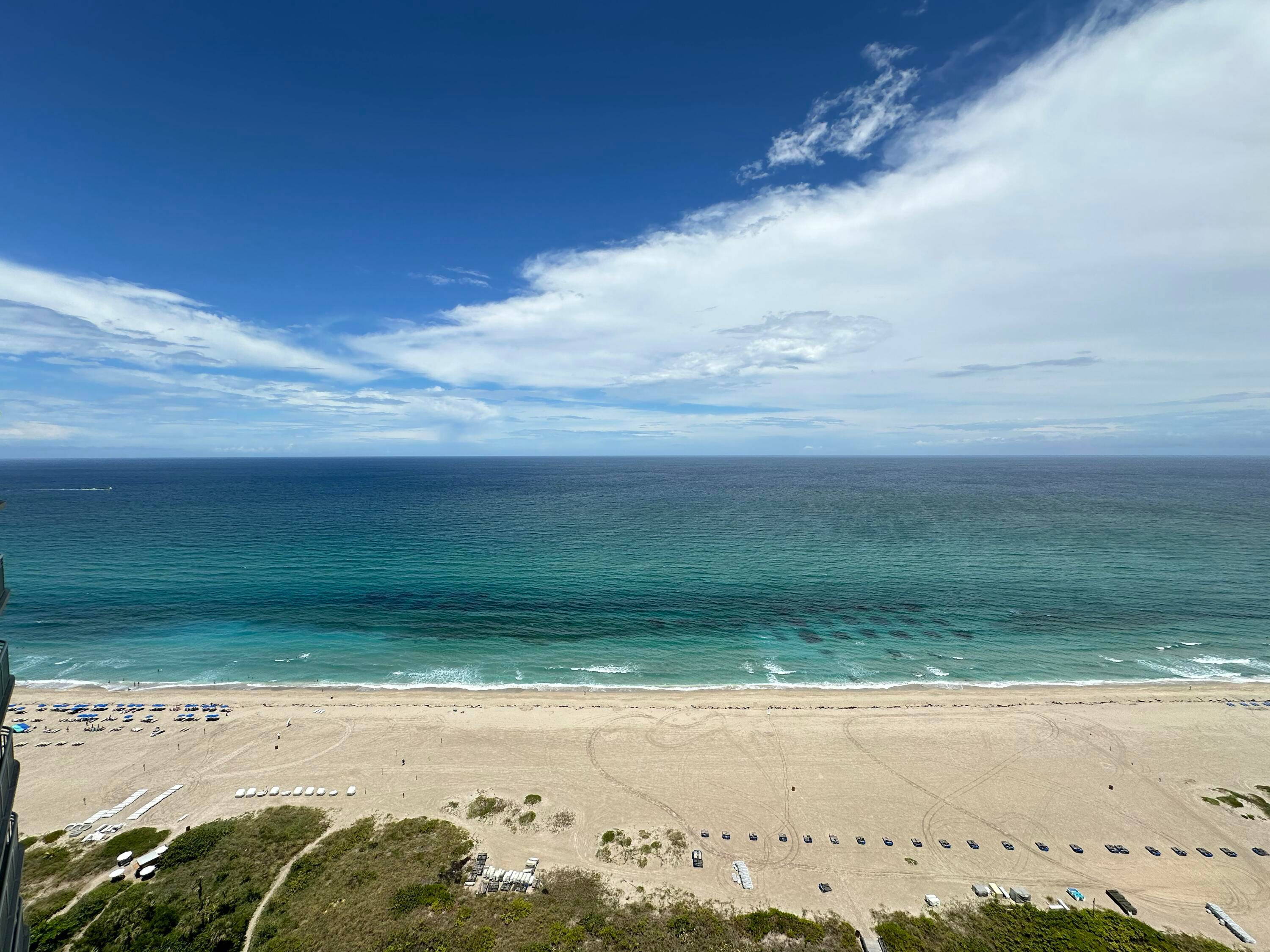 This annual unfurnished unit offers the resort lifestyle !