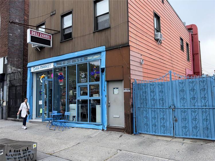 Upbeat commercial opportunity in the vibrant heart of Astoria South !