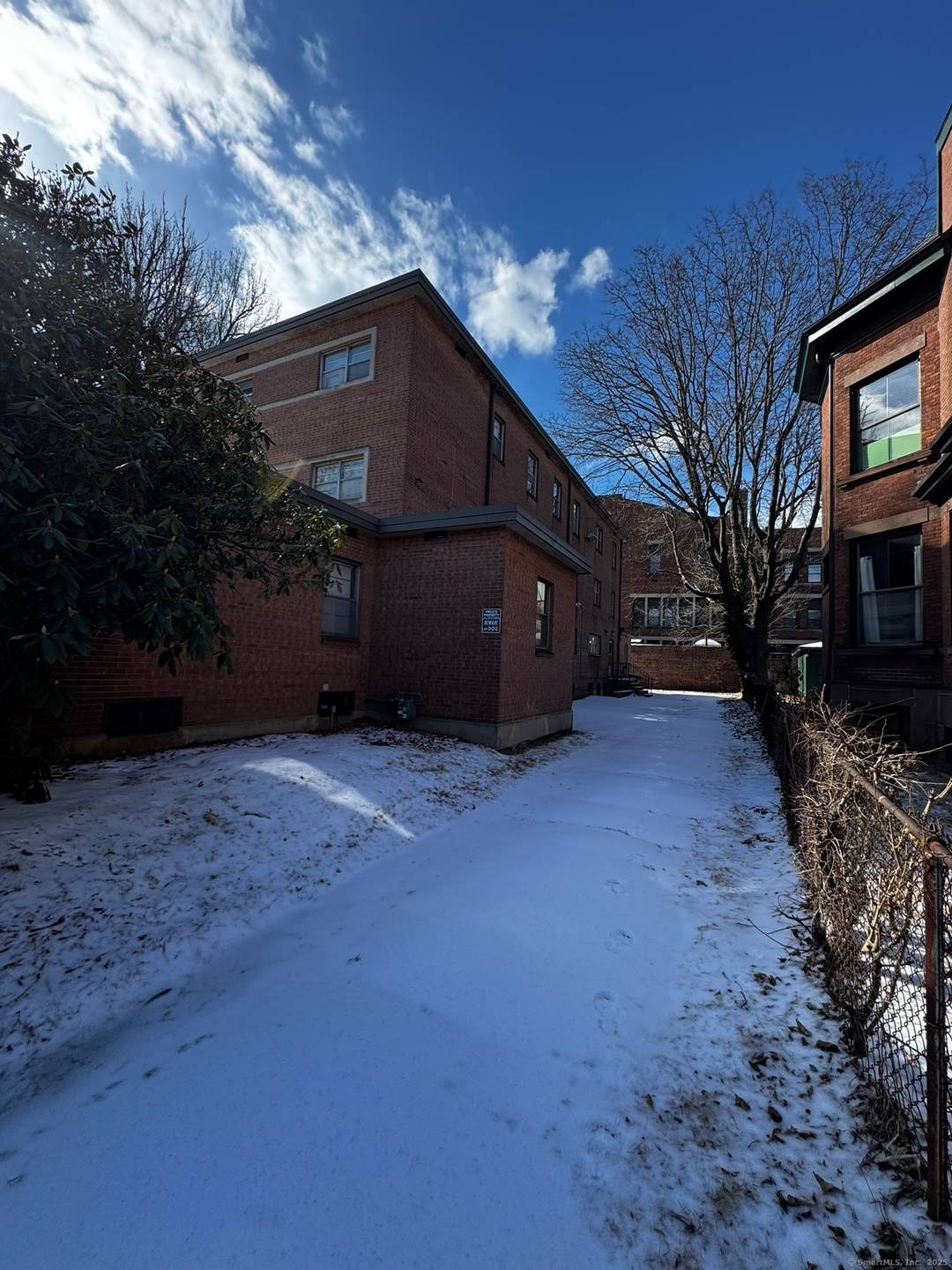 Excited to present 11 Charter Oak Place, a well priced adaptive reuse opportunity in one of Hartford's most historic and sought after neighborhoods.