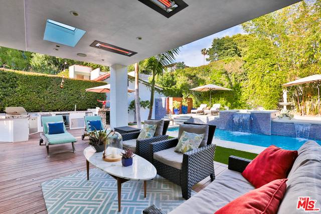 1742  COURTNEY AVE 3BR Hollywood Hills East La