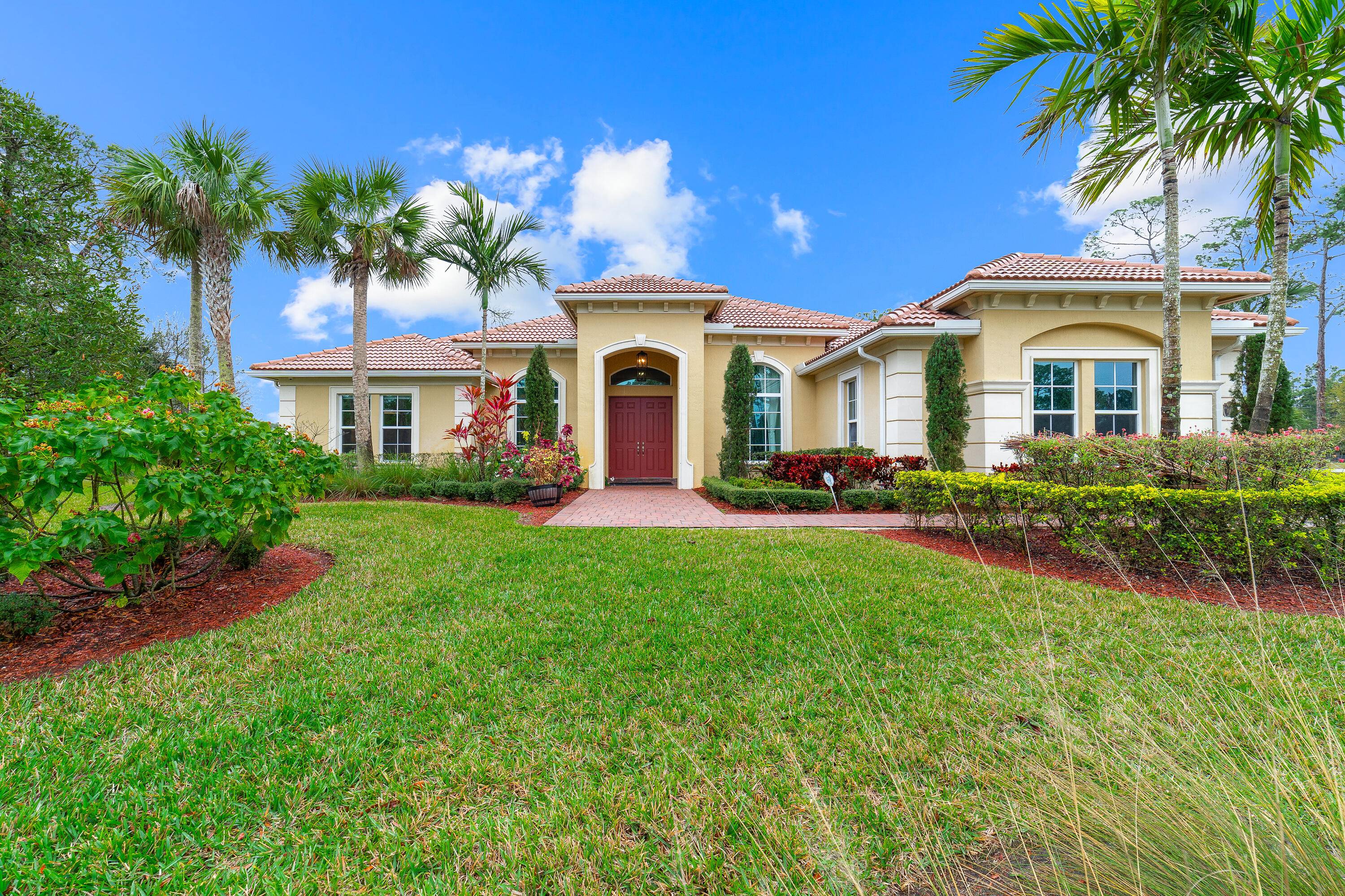 Imagine yourself stepping into elegant luxury and incredible comfort in this magnificent 4 bedrooms plus office den, 3.