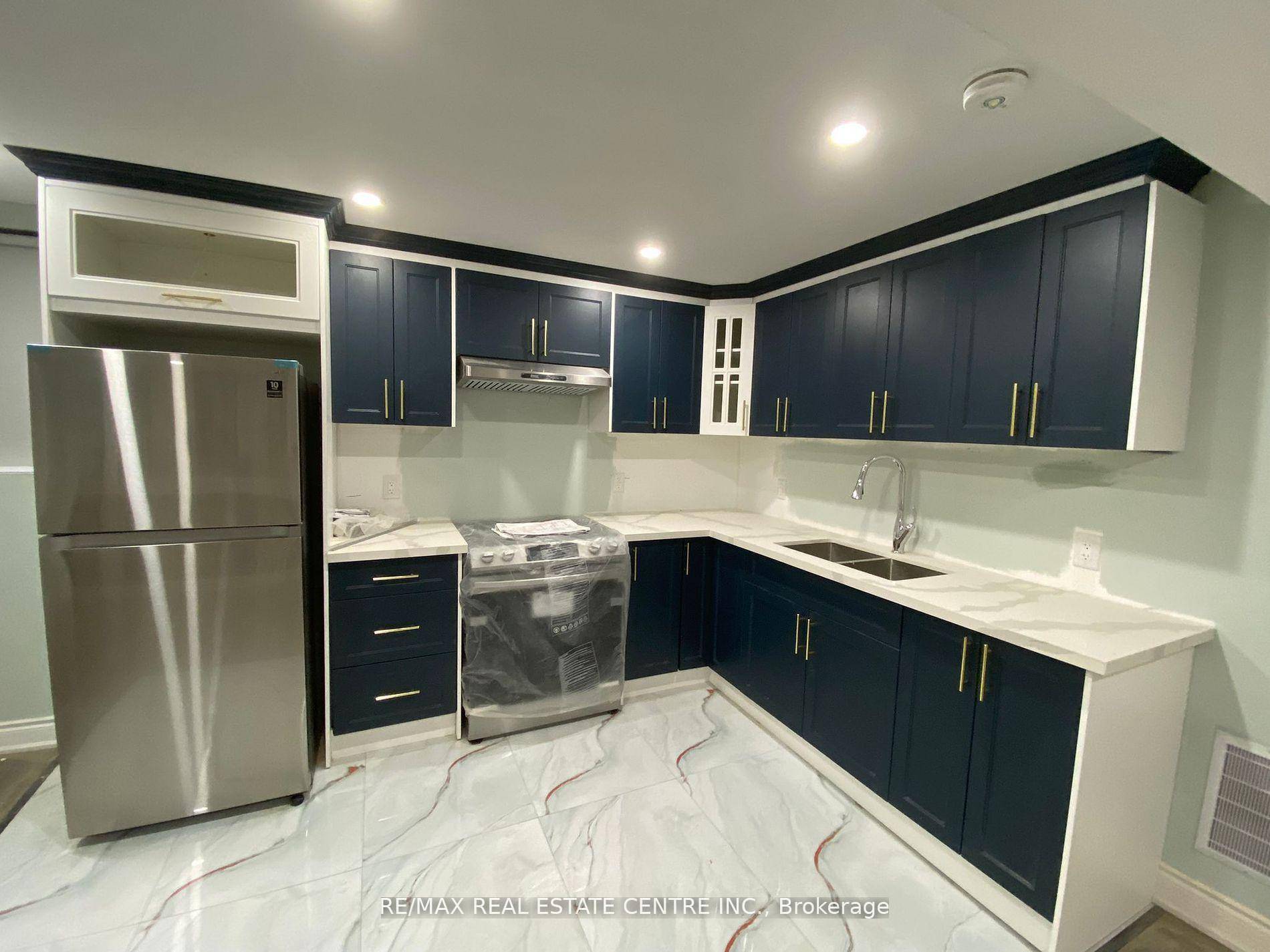 Beautiful Legal basement 2 Bedroom Apartment for lease available immediately.