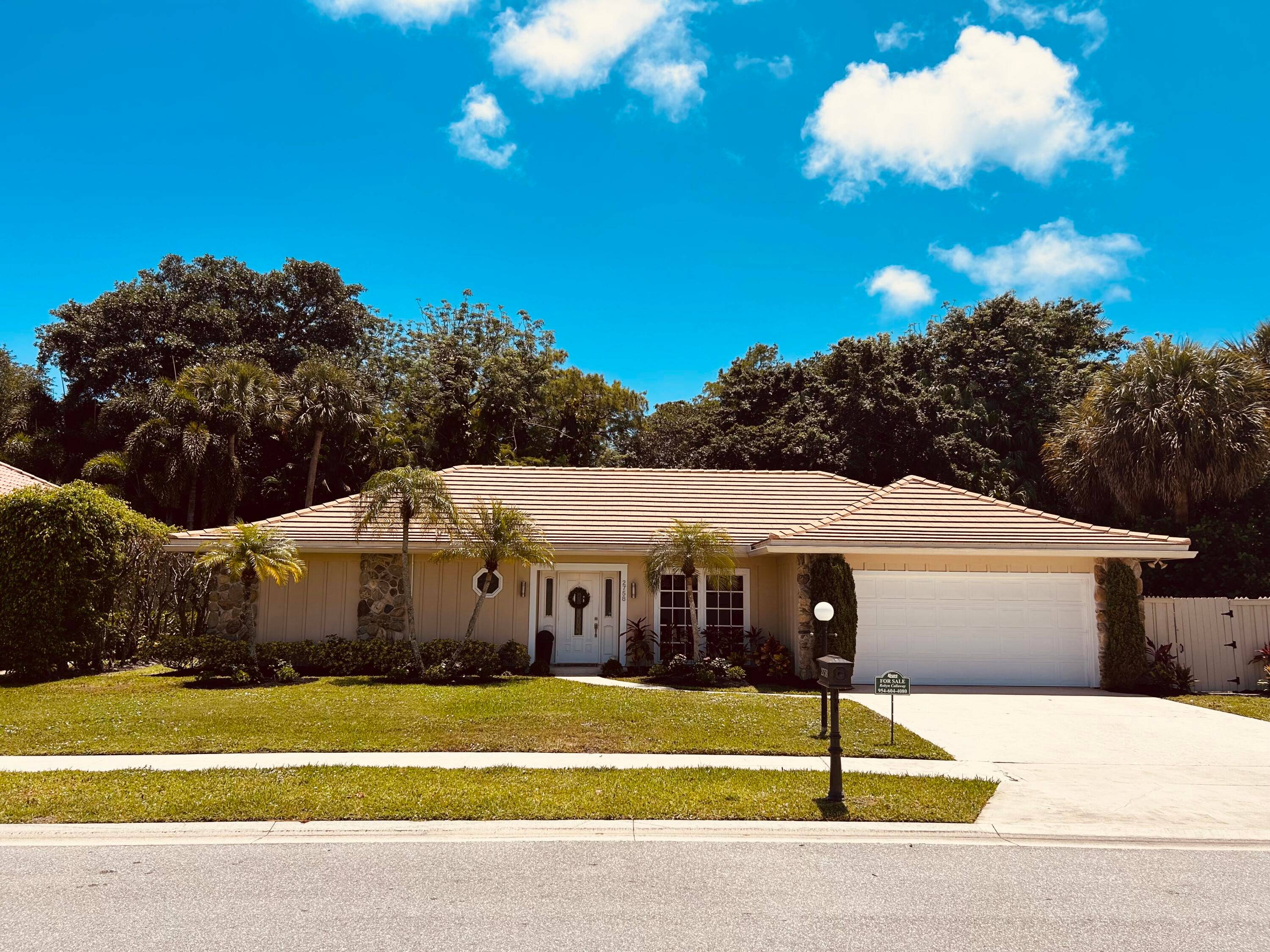 This beautifully updated 3 bed 2 bath home in nestled in the highly desirable, well located community of Frenchmens Landing offers an unparalleled blend of comfort, privacy, and convenience.
