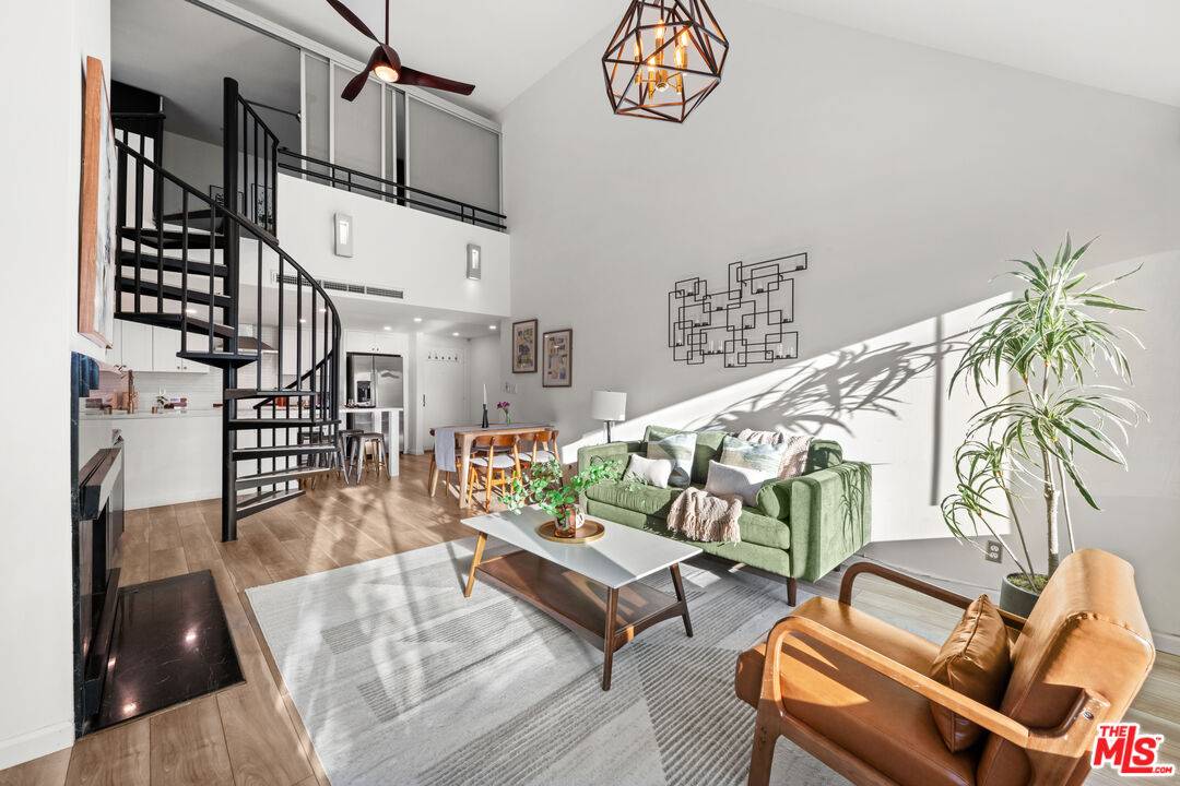 950  N Kings Rd 2BR Sunset Strip La