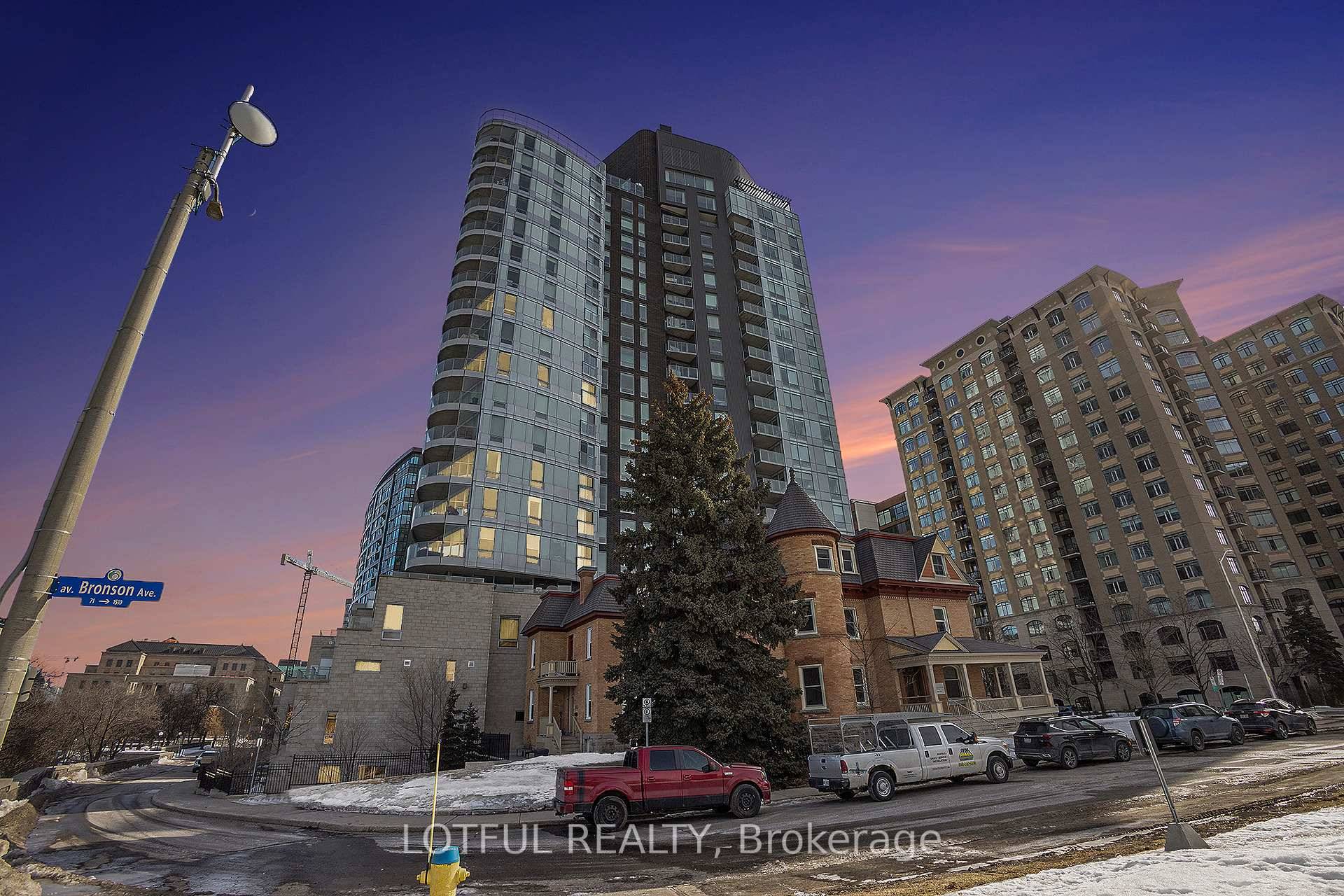 Just one block from the Queen Street LRT, this executive style one bedroom suite offers the perfect blend of luxury and convenience.