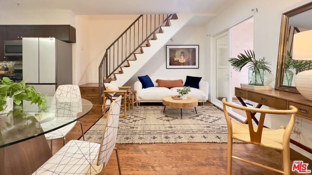 5633   Carlton Way 2BR Hollywood Hills East La