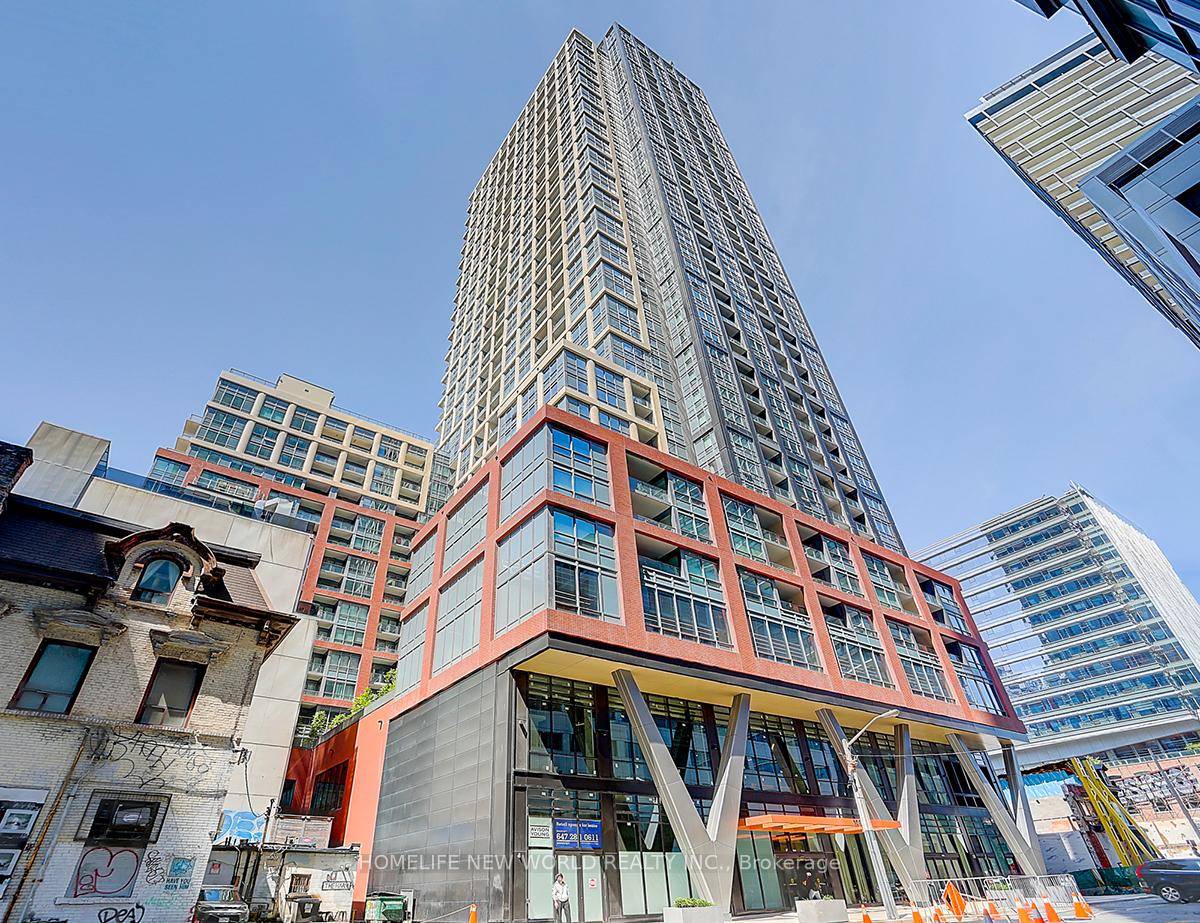 Absolutely Stunning 1 Yr New Luxurious Condo, Bright Corner Unit With An Unobstructed Southeast View With 2 Bedroom And 2 Washroom Offers a Split Layout.
