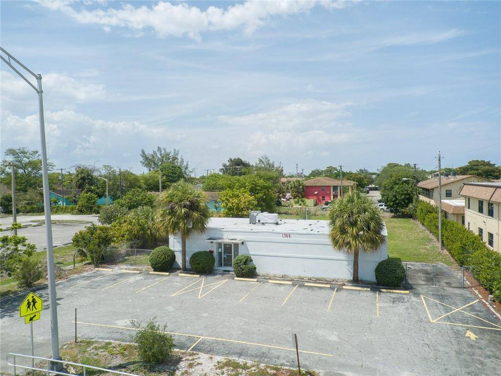 Great opportunity to lease a one story stand alone building directly on Lake Worth Road.