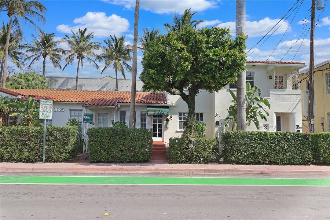 Must see unique Miami villa !