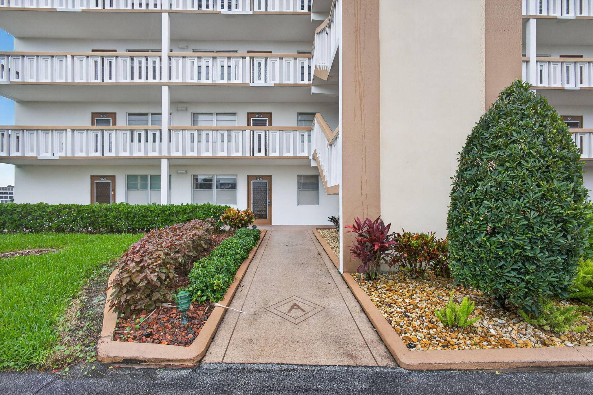 Located in Century Village Cornwall Section, this corner 2 Bed 1.