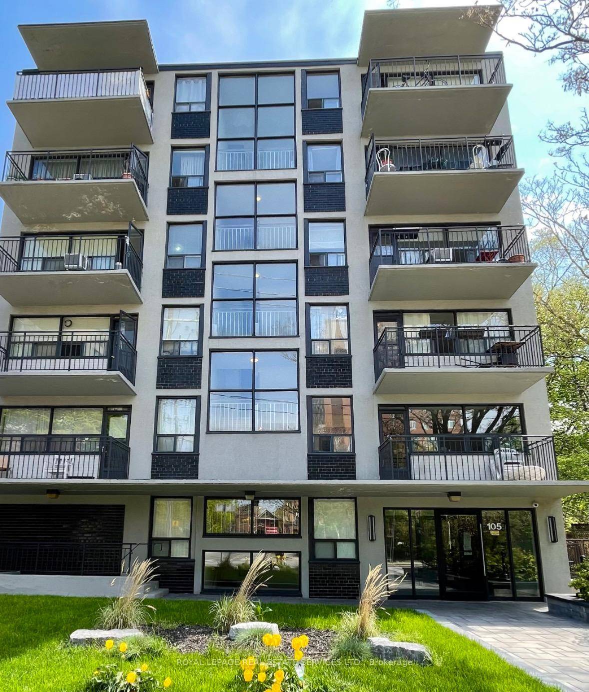 One Bedroom Unit Conveniently Located In A Quiet Building At Bathurst And St.