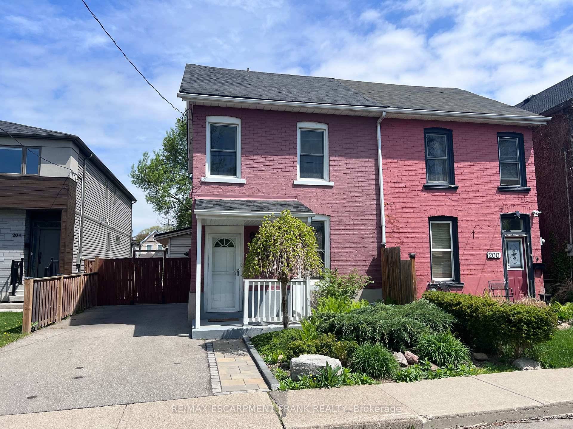 Beautiful 3 bedroom, 1. 5 bathroom home with walking distance to Locke St S and steps to both Jackson St Park amp ; Hill St Park.