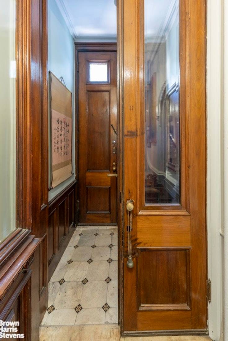 Welcome to 169 East 94th Street, a 4 story Neo Grec townhouse located on a quiet tree lined block in historic Carnegie Hill.