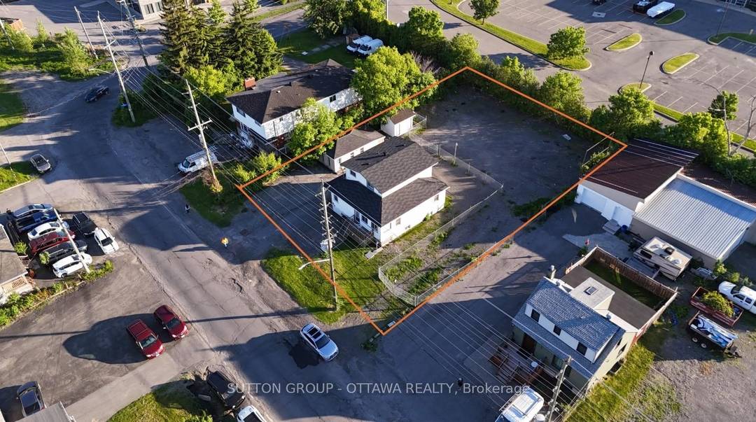 DEVELOPMENT SITE STEPS TO LRT.