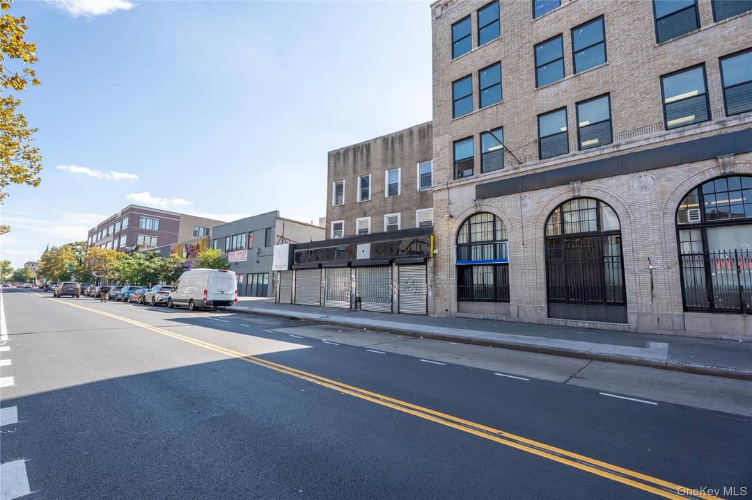 Prime Commercial Building with Exceptional Income Potential Flatbush, Brooklyn Unlock a rare investment opportunity in the heart of Flatbush, one of Brooklyn s most dynamic and densely populated neighborhoods.