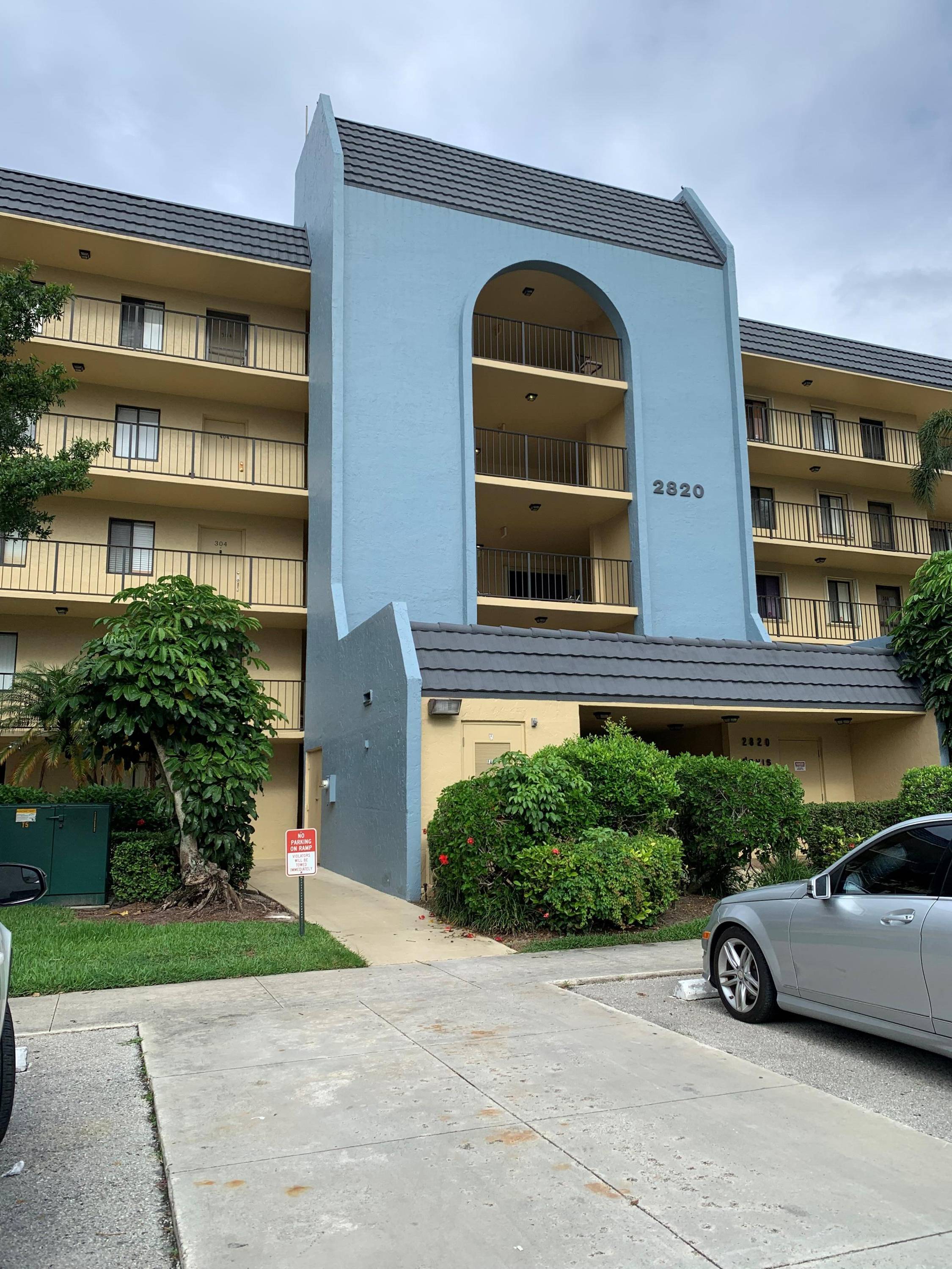 Investor Special CASH ONLY open to financing at full price Remodeled condo overlooking tennis club courts, upgrade kitchen and bathroom.