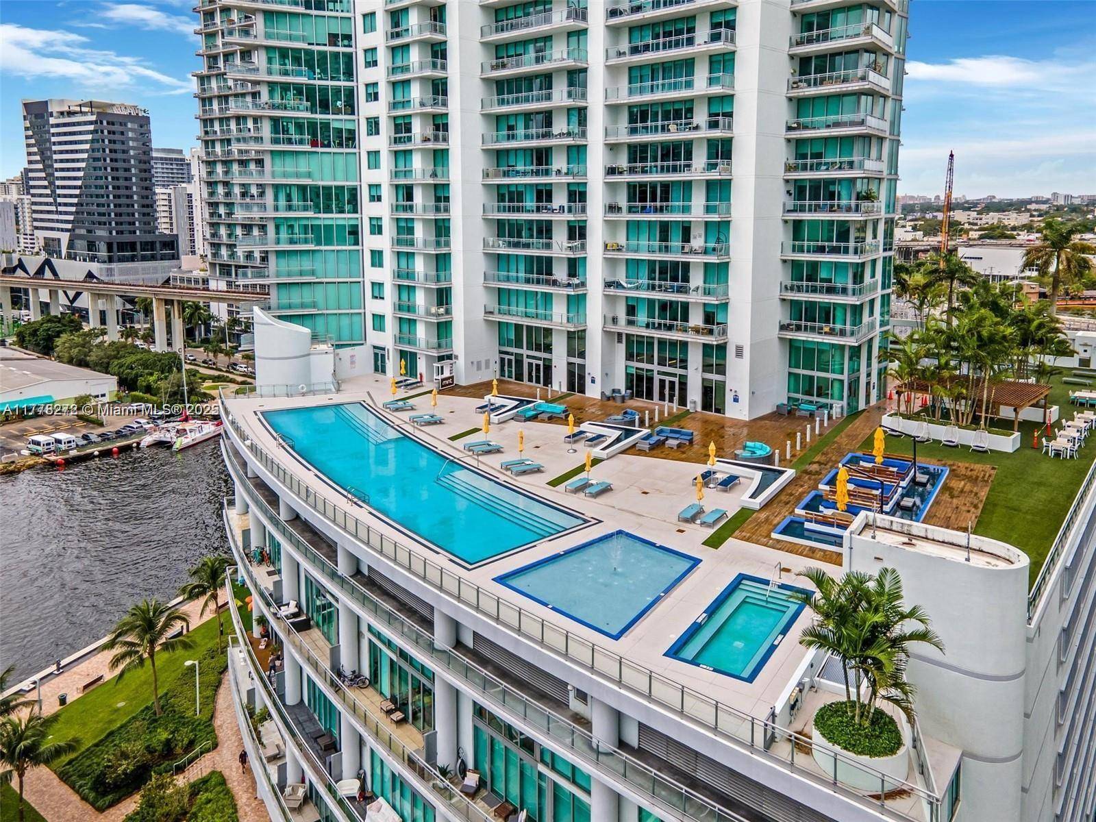 AMAZING 2 2 WELL KEPT CONDO WITH SPECTACULAR VIEWS FROM THE 41ST FLOOR.