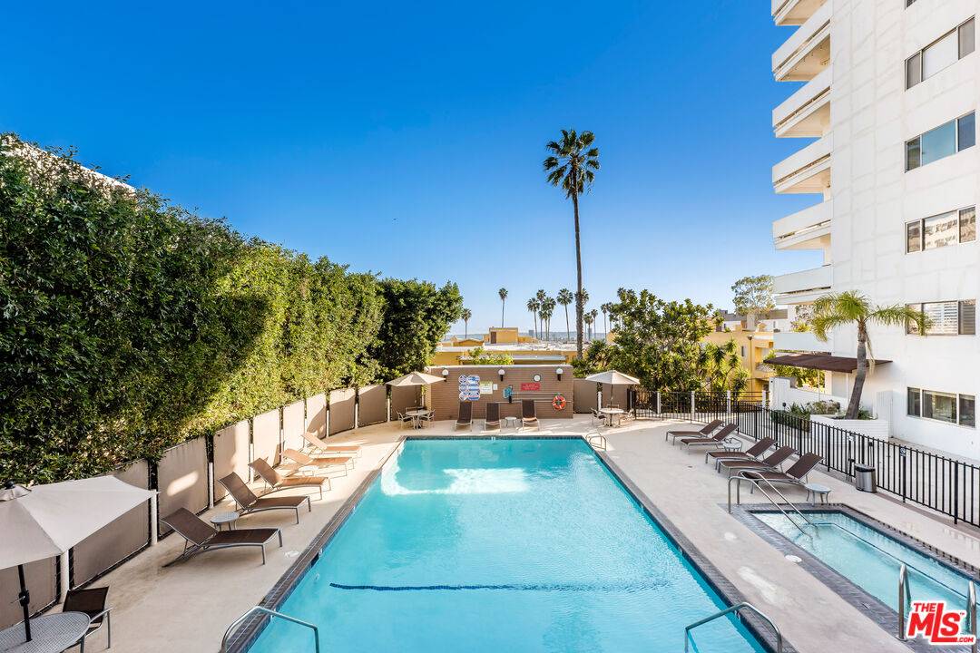 7250   Franklin Ave 2BR Hollywood Hills East La