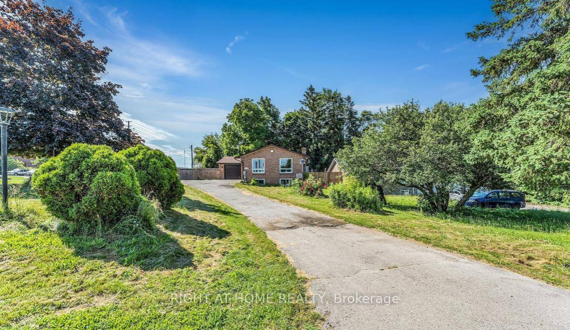 Lovely Full Renovated 2 Bedrooms Bungalow Nestled On Large Lot 100 150 Ft !