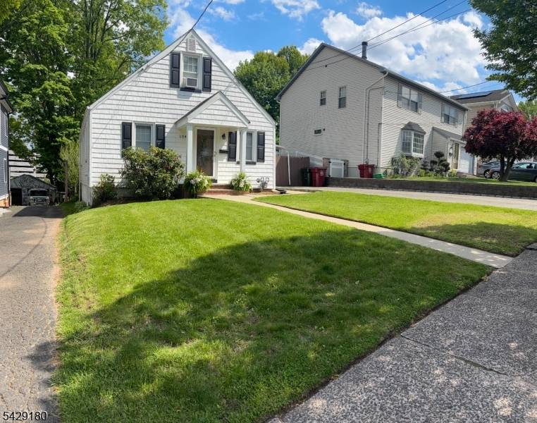 Great opportunity to own this well kept 4 bedroom, 1 full bath home located on a quiet residential dead end street.