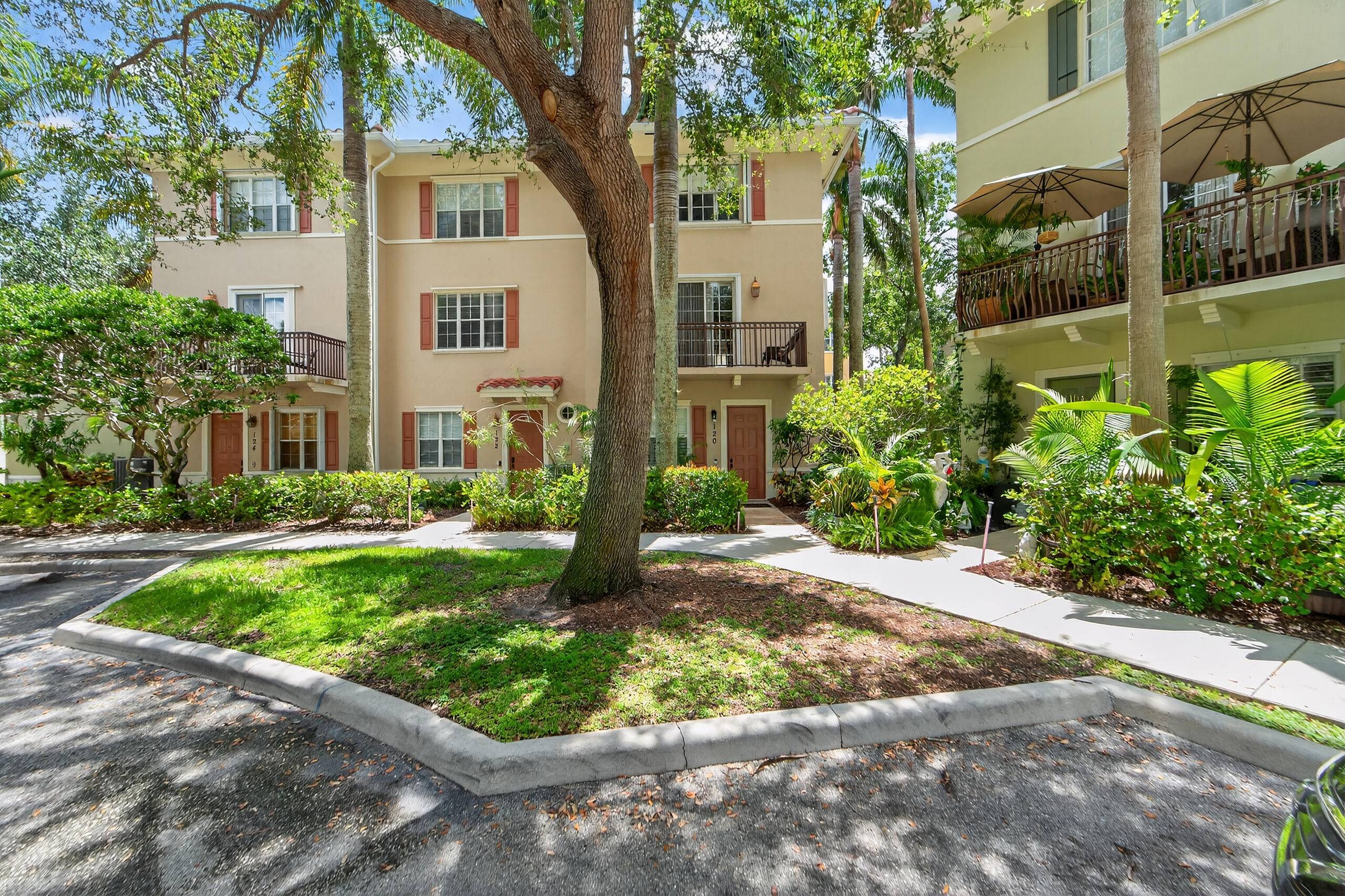 This meticulous, light bright end unit townhome offers 3 bedrooms, including 2 master suites, 2 full baths, 2 half baths, a versatile den office, 2 car garage, 2 balconies, New ...