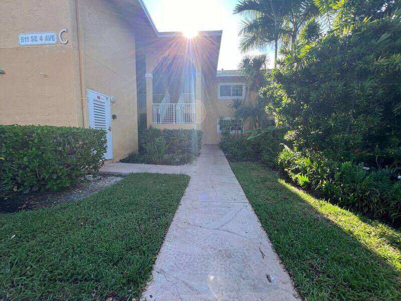 Secure 2nd floor unit. 2 2 with screened balcony, tile and Pergo flooring, pool, quiet neighborhood.