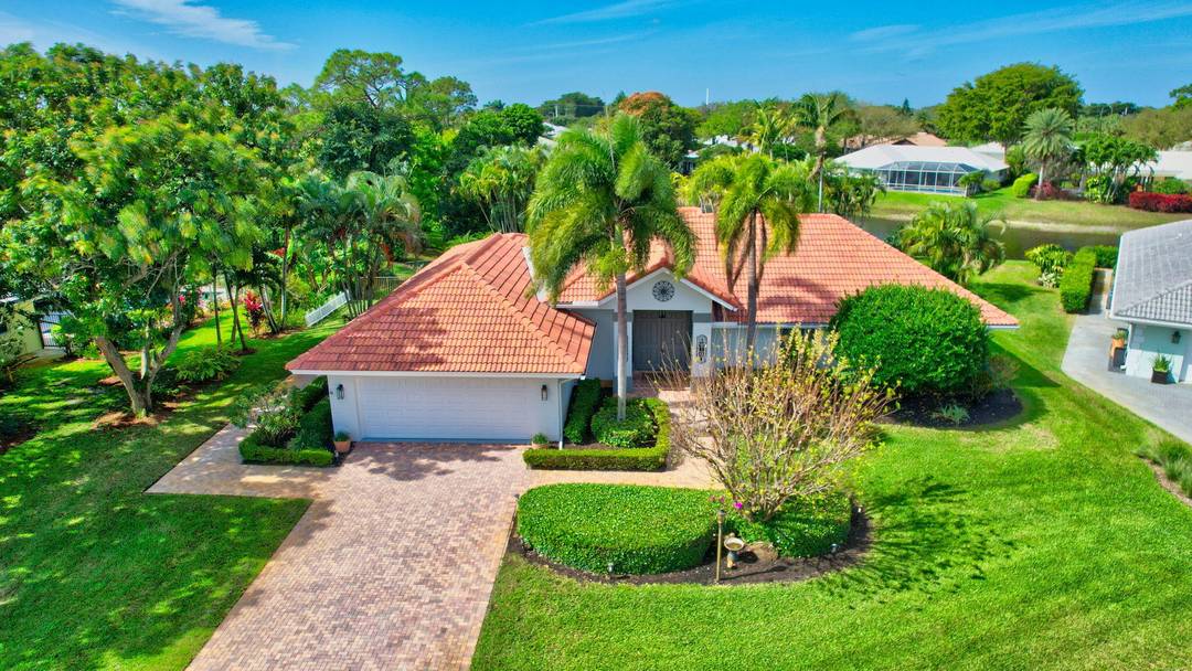 Beautifully updated in Delray Dunes.