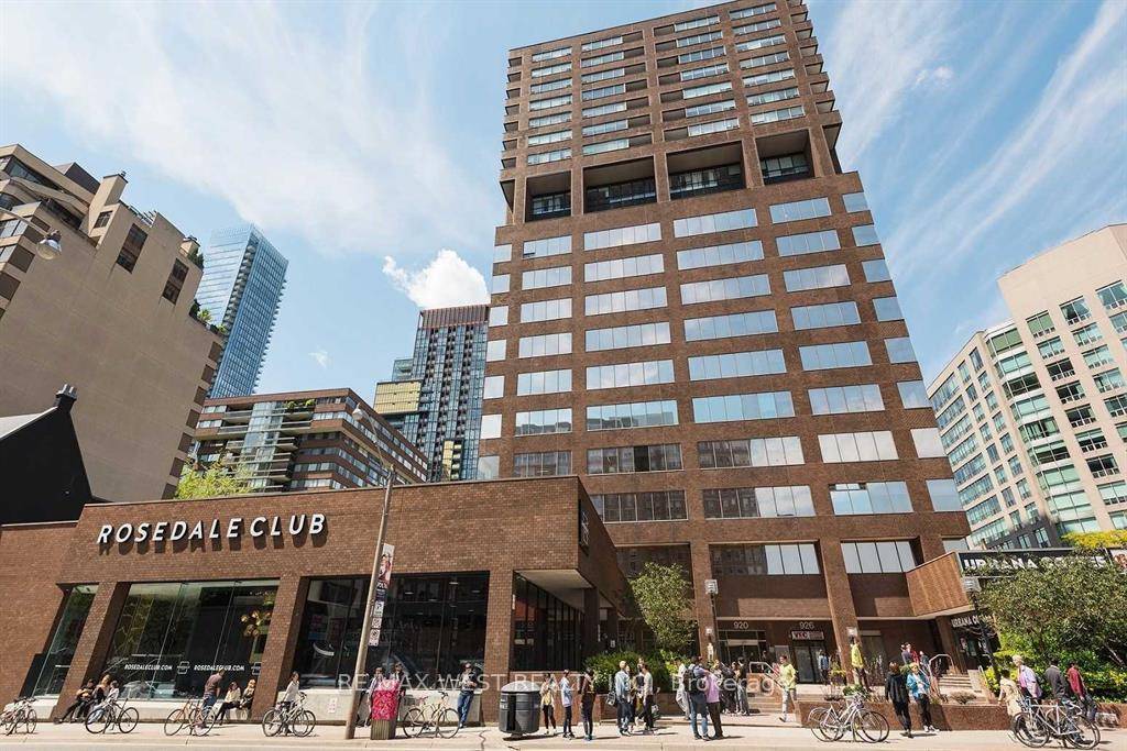 Fabulous Professionally Managed Office Suite In A High Demand Downtown Toronto Location.