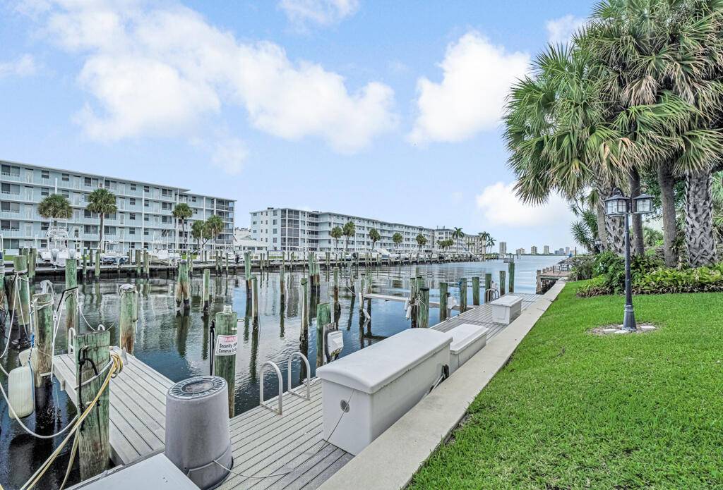 Welcome to this spacious and inviting 2 bedroom, 2 bath condo located directly on the desirable Earman River.