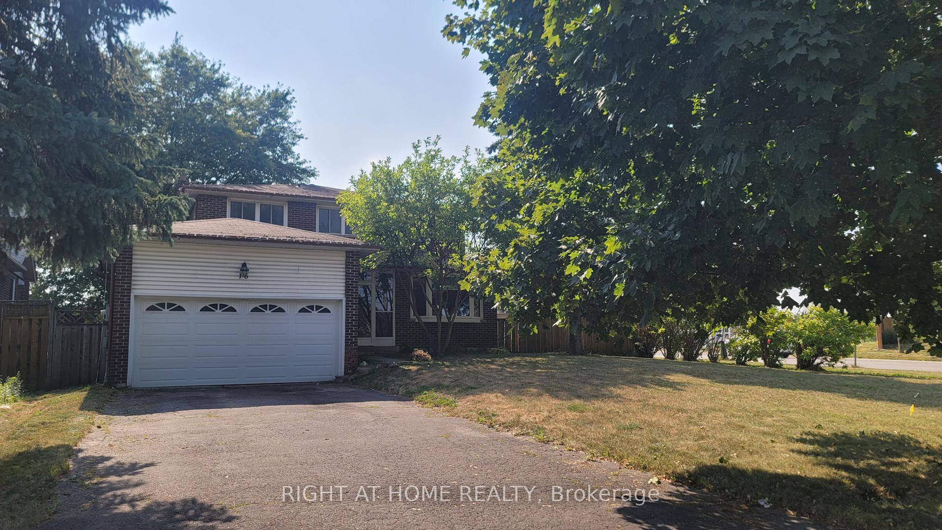 The spacious, large lot and upgraded detached house for lease !