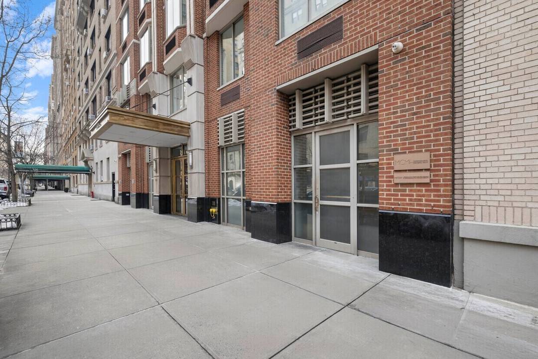 Positioned along the highly trafficked Upper West Side corridor, this commercial condominium at 160 West 86th Street presents a compelling opportunity for both investors and end users seeking flexibility, visibility, ...
