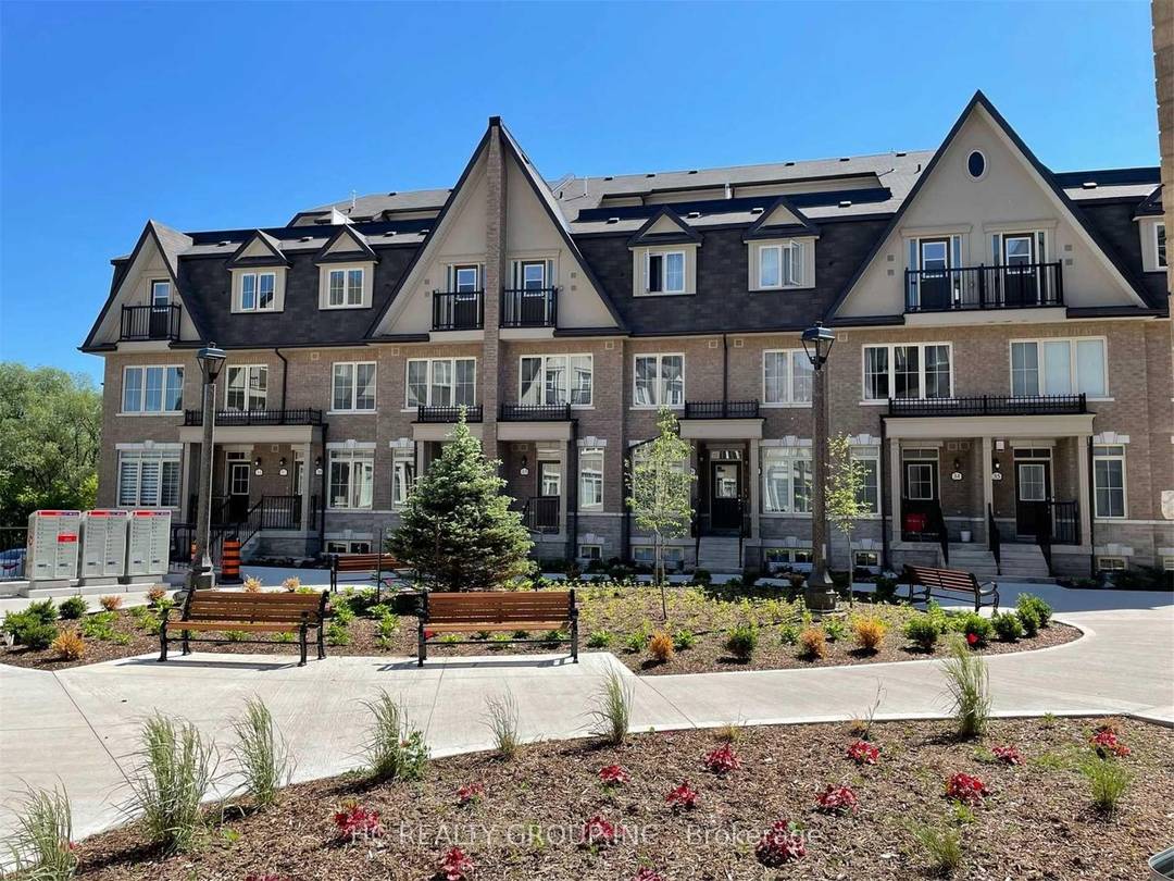 Share A Cozy 3rd Floor Bedroom In New Style Townhouse Across From Park, Schools, Canada's Wonderland Best Maple Location Fantastic Open Concept Perfect For Entertaining Family amp ; Friends Kitchen ...