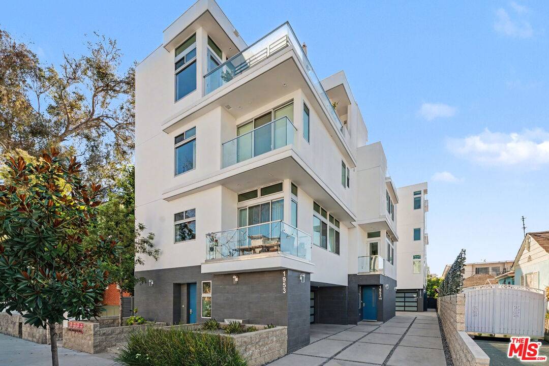 1951 1/2 Manning Ave 3BR Beverlywood La